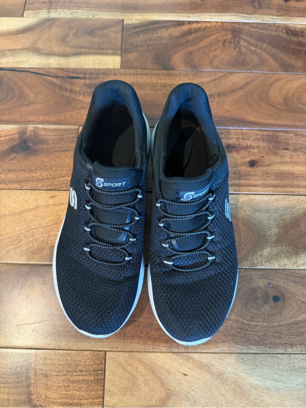 Sketchers SportBlack Mesh women's  7.5 Athletic Sneakers with White Soles